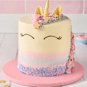 Unicorn temalı Tort